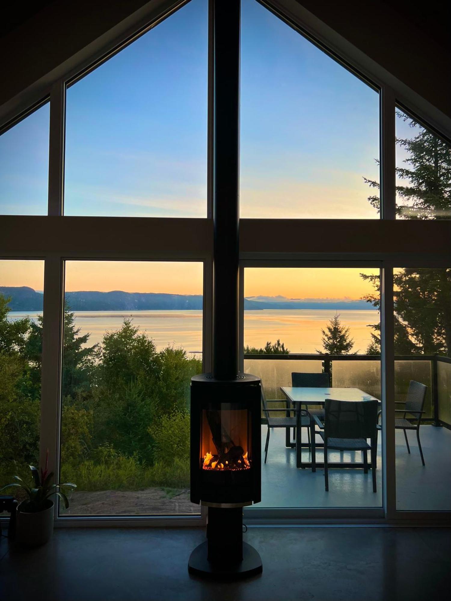 Magical Loft : Breathtaking View & Cozy Fireplace Chicoutimi Buitenkant foto